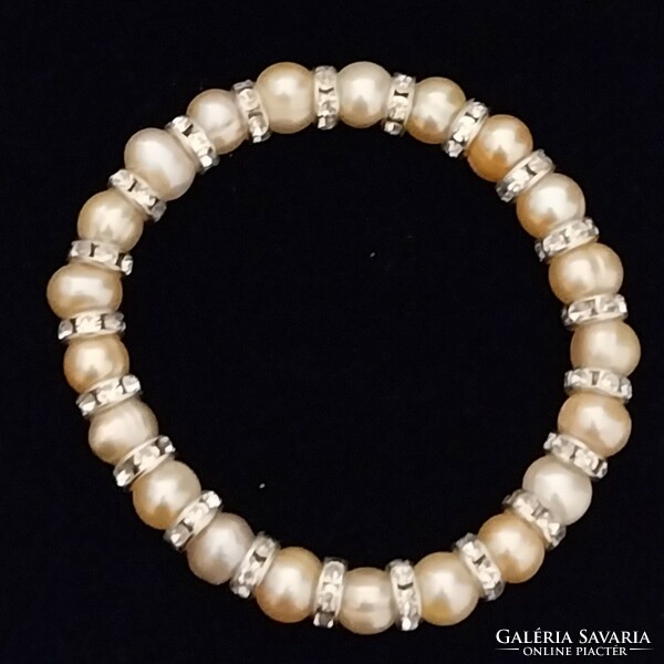 Cultured pearl bracelet with metal decoration!