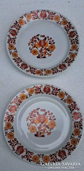 2 Alföldi flower pattern porcelain plates