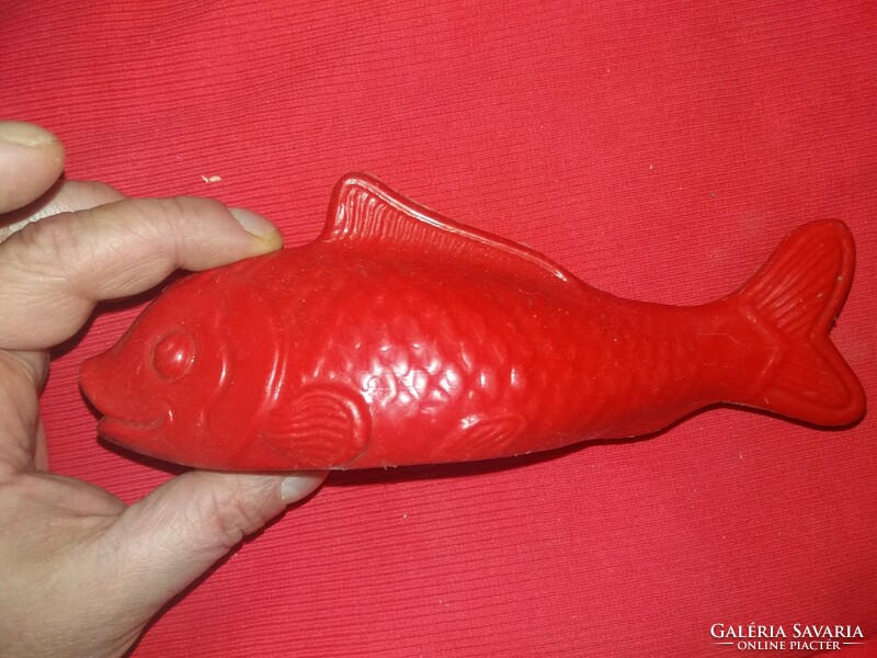 Régi DMSZ kádjáték üreges piros hal halacska figura kiváló állapotban 18 x 6 cm a képek szerint