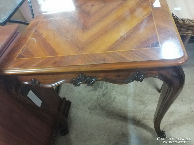 Antique extendable dining table