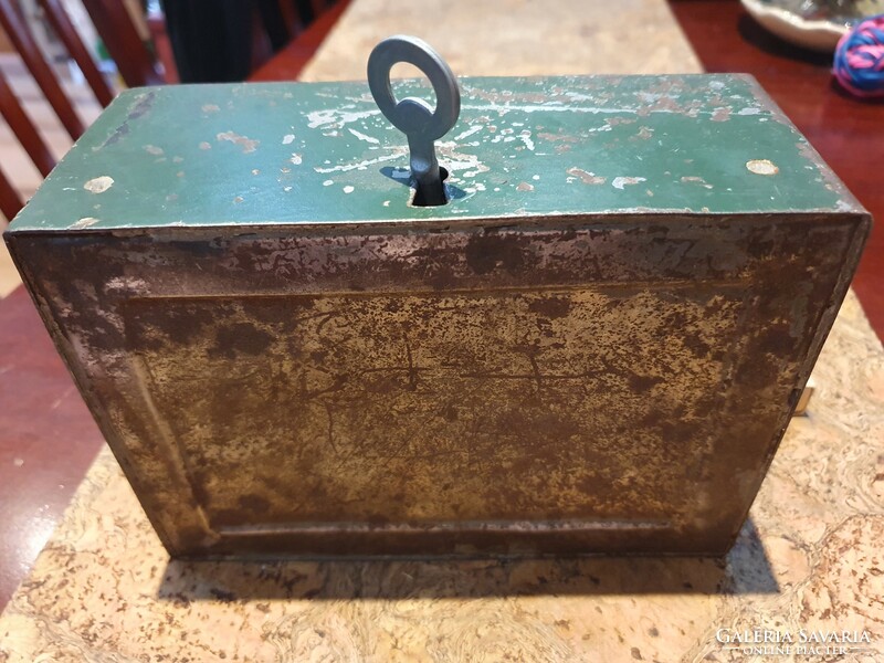 Retro antik pénzkazetta kulcsával páncélszekrény doboz