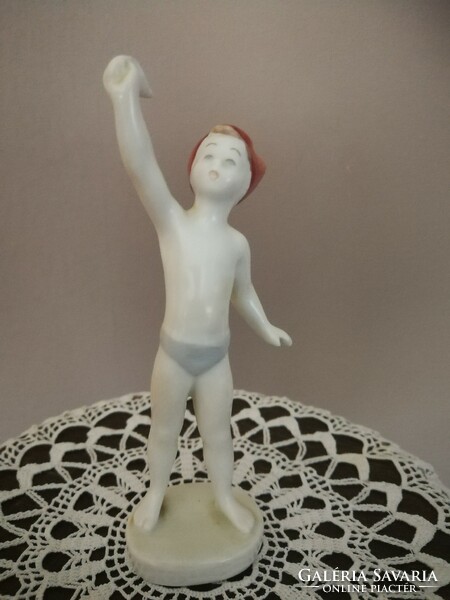 Aquincum porcelain, waving little boy!