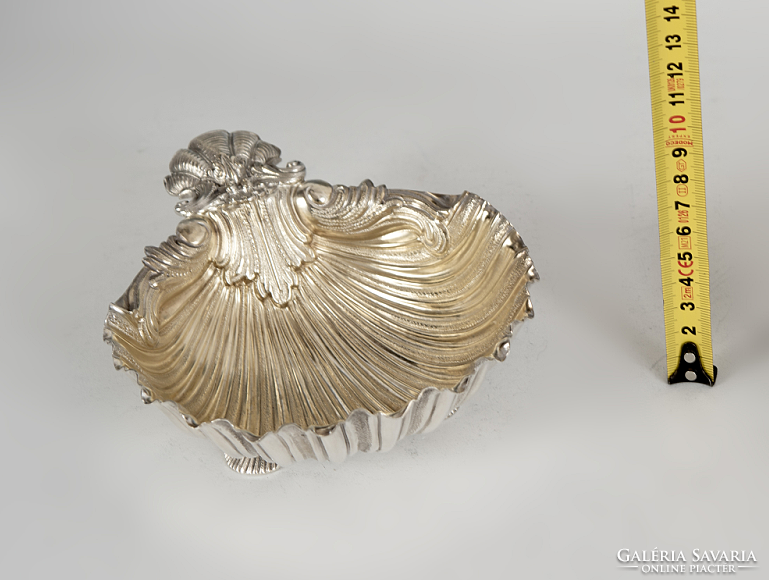 Silver shell-shaped bowl