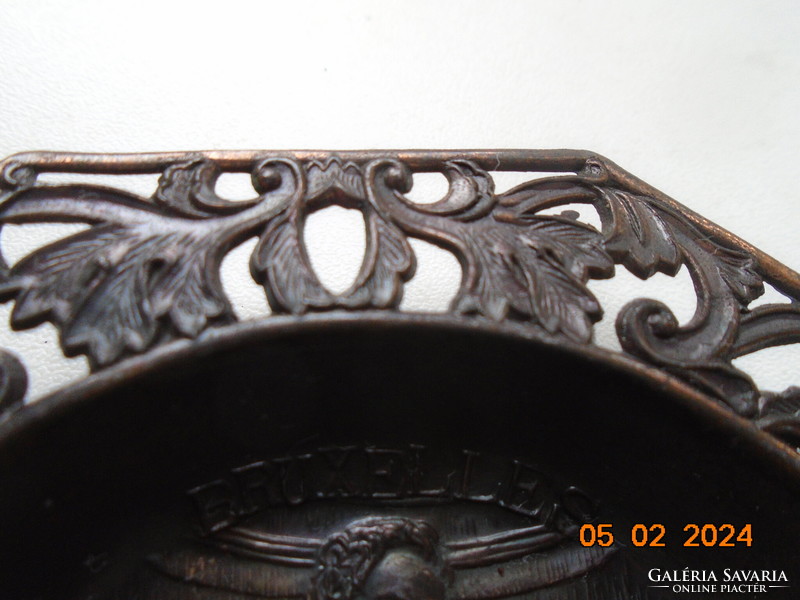Decorative pierced ashtray with delicate elaborate plant rim, bronzed with the 