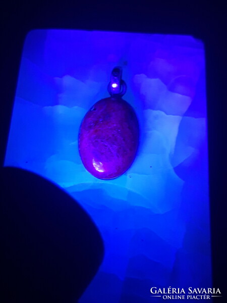 Silver pendant with ruby stone