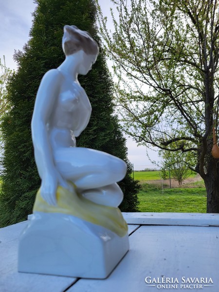 Hollóháza porcelain_female nude statue
