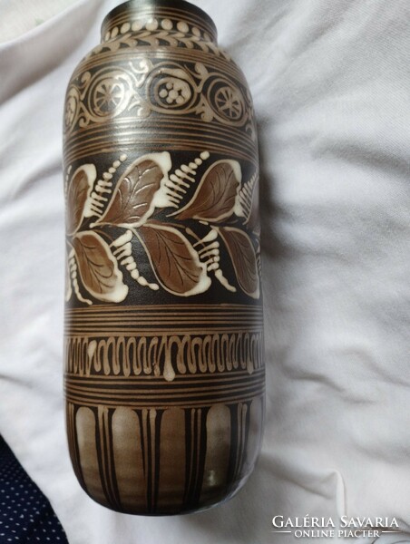 Retro ceramic vase in Hódmezővásárhely