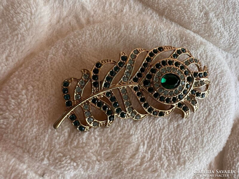 Beautiful green and white stone peacock feather-shaped antique brooch gold-colored pendant badge