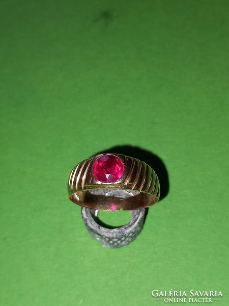 Old 2.81 gram 14k gold red stone (ruby ?? ) Women's ring