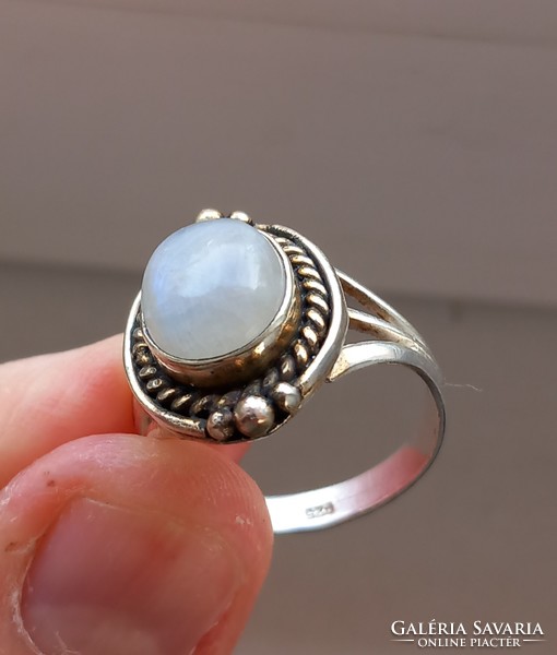 925 ezüst Természetes holdkő gyűrű. 8 USA.