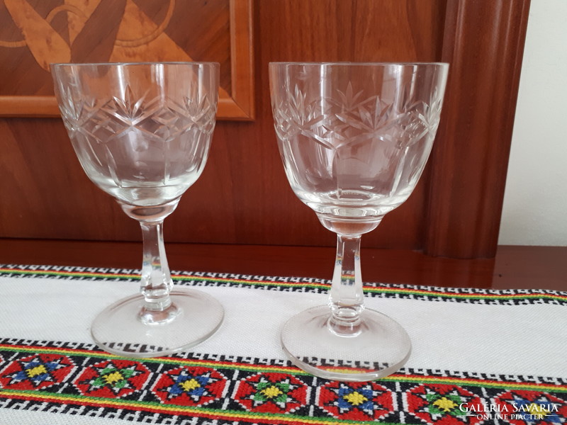 2 incised crystal wine glasses
