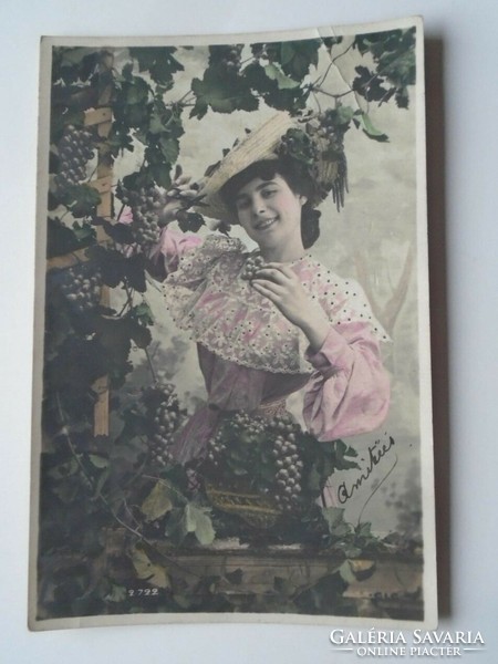 D201800  Hölgy szőlőt szüretel  - divat  -   1908k    Lemonnier   Corcy par Longpont