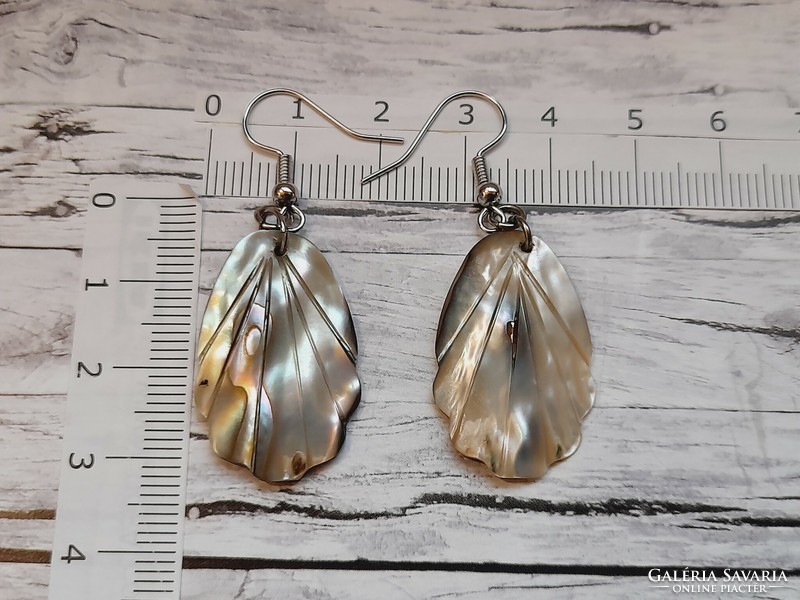 Mother-of-pearl shell earrings