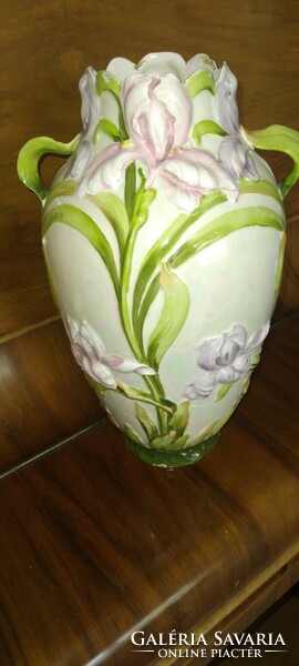 Art Nouveau vase with beautiful lily pattern, plastic decoration