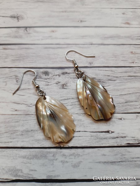 Mother-of-pearl shell earrings