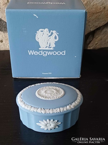 Wedgwood, England, ring-jewelry bonbonier in its original box
