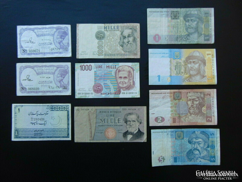 Pack of 10 foreign banknotes