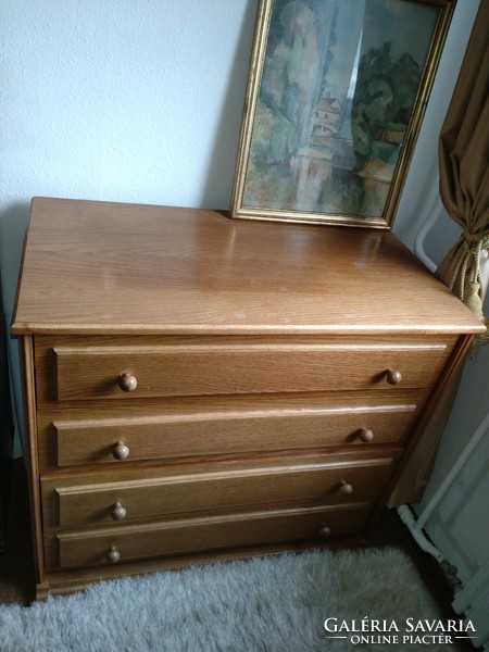 Oak chest of drawers for sale!
