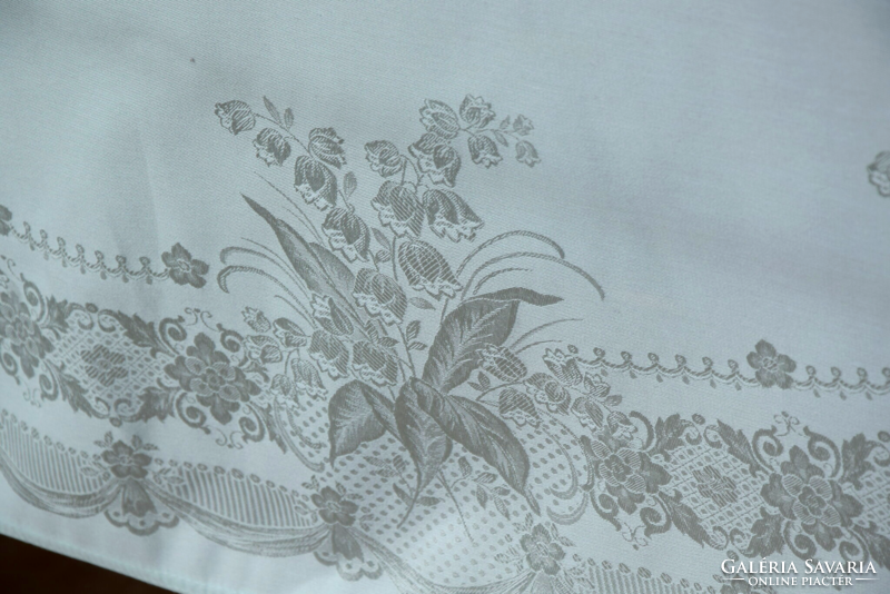 CSODÁLATOS ovális Hatalmas Ünnepi Nagy damaszt asztalterítő terítő abrosz virág minta 215 x 137