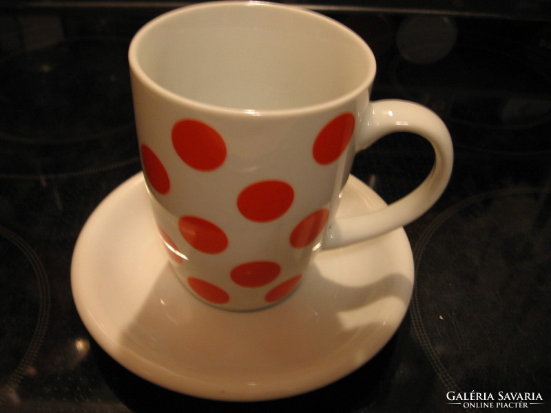 Möbelix mug with red dots