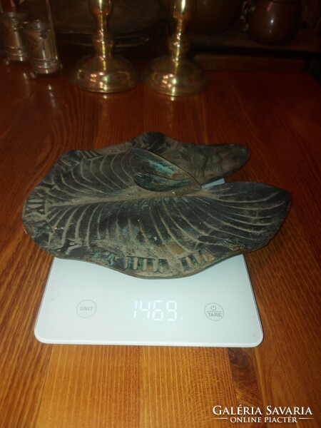 Cast iron frog sundial, size and weight indicated!