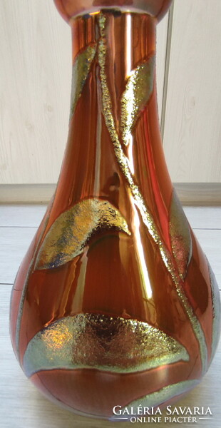 Zsolnay decorative vase with eosin brocade (glitter eosin) decoration.