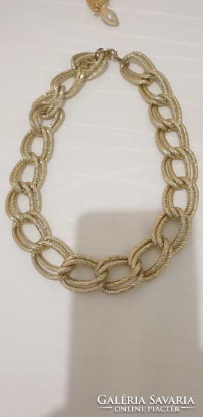 Necklace + bracelet