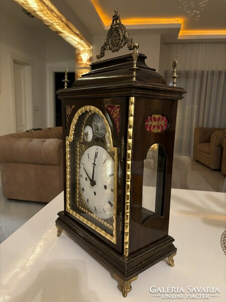 Baroque table clock
