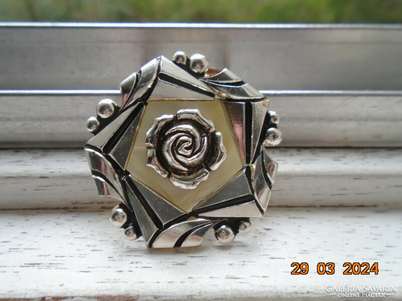 Silver-plated vintage scarf holder brooch with protruding rose, copper closing ring