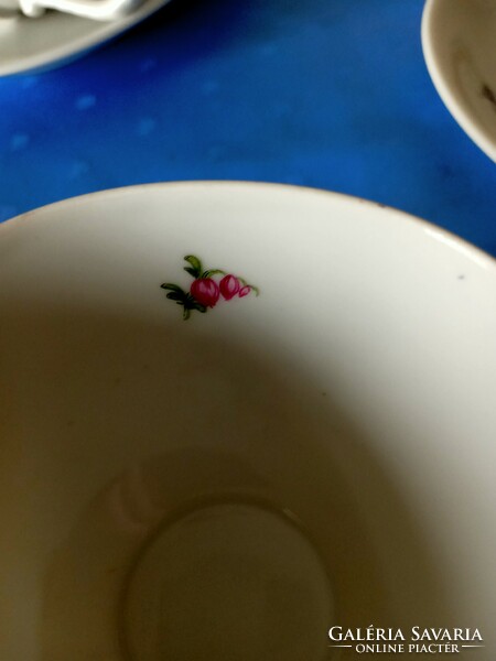 Hüttl Tivadar 4 db-os virágdiszes porcelán teáscsésze aljával