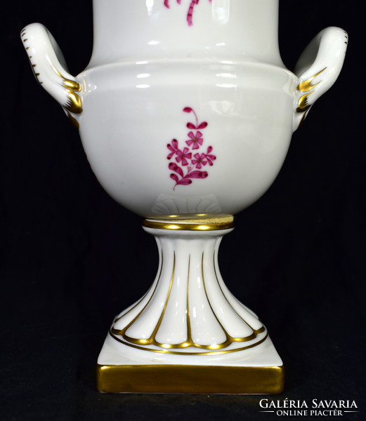 Great Heredni Appony patterned vase!