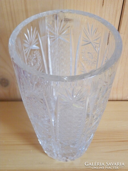Régi kristály váza dúsan csiszolt mintázattal, nagyobb méretű