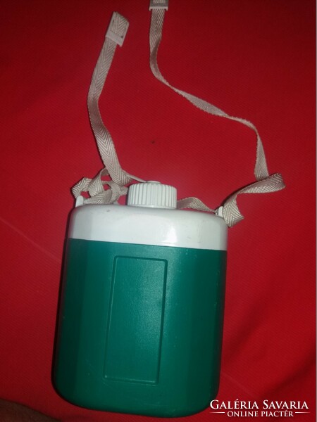 Retro thermos-type plastic hiking water bottle with temperature storage, made in Hungary, according to the pictures
