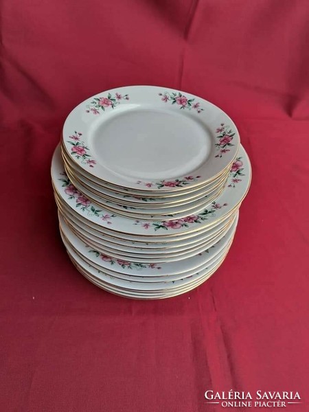 Alföldi porcelán 18 db-os tányérkészlet  lapostányér mélytányér tányérok nosztalgia darabok