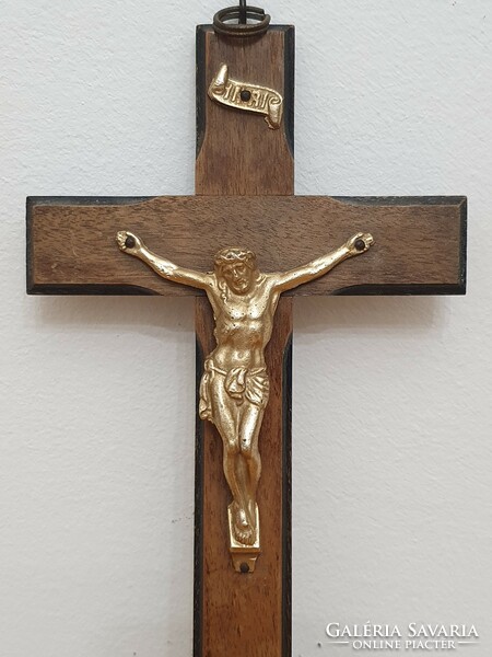 Crucifix with metal body