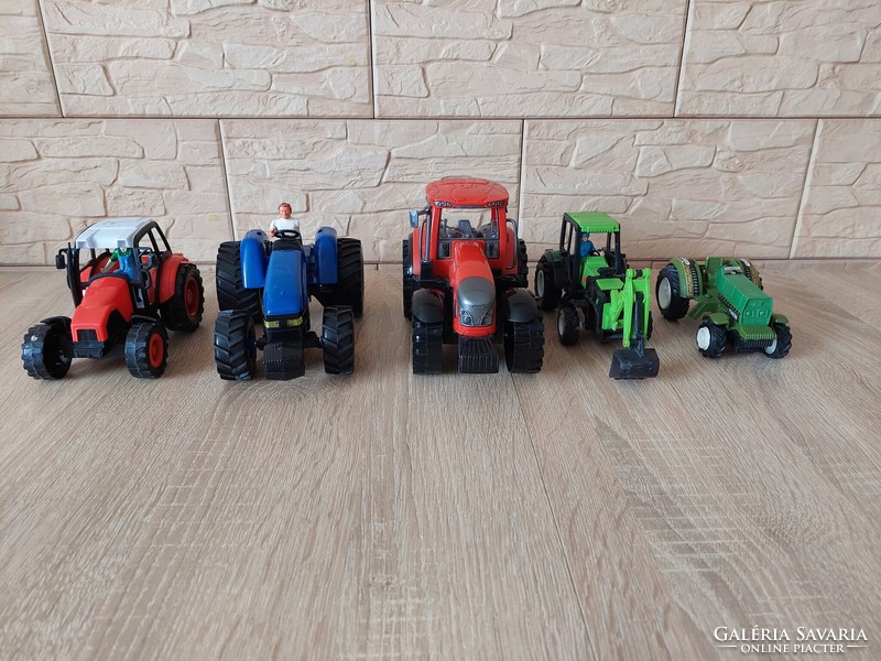 Lendkerekes traktor makettek