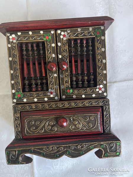 Beautiful oriental wooden jewelry holder, also excellent as a gift.