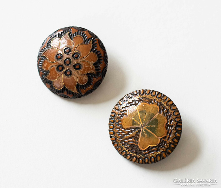 Retro wooden brooch pair with clover and flower pattern - folk art brooch, pin