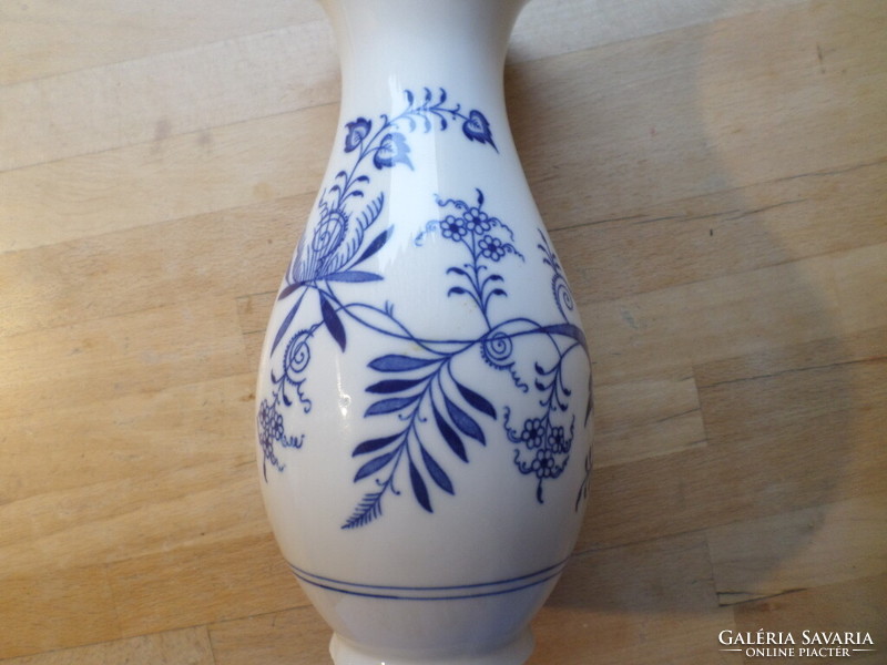 Older porcelain vase with onion pattern 26 cm (defect on the base)