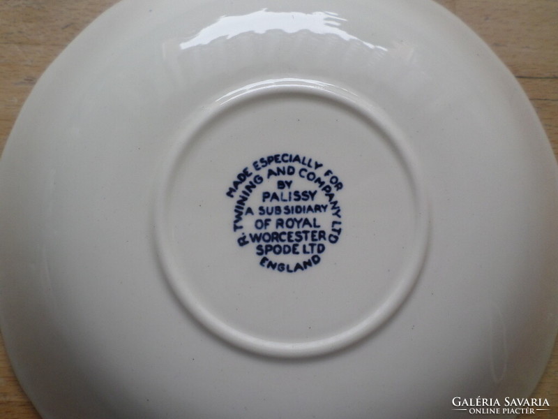 Royal Worcester palissy English porcelain bowl 18.5 cm