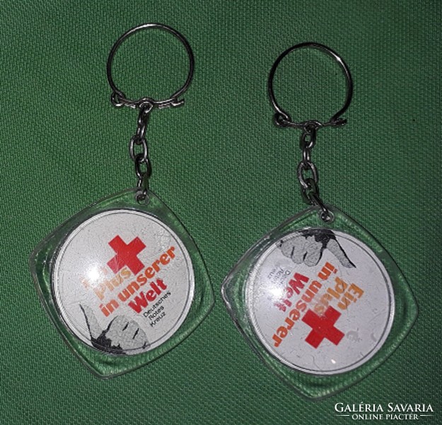 Régi német Vöröskereszt véradós kétoldalas kulcstartók 2 db egyben a képek szerint