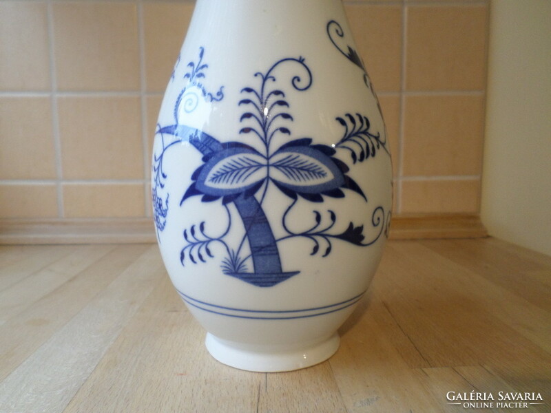 Older porcelain vase with onion pattern 26 cm (defect on the base)