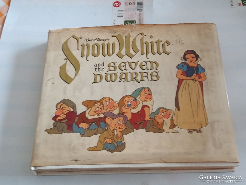Walt Disney's Snow White and the Seven Dwarfs (Studio Book) Hardcover – October 5, 1979 ára 60000ft