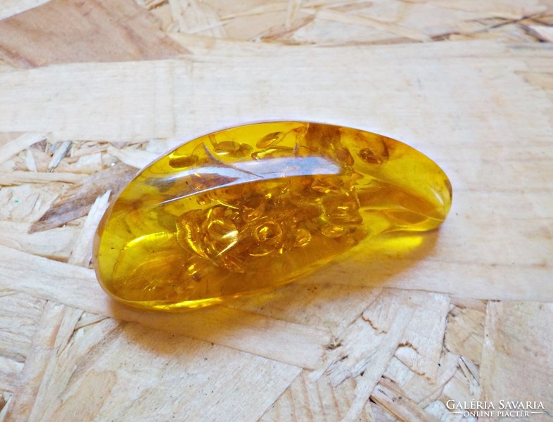 Large plastic brooch with amber effect
