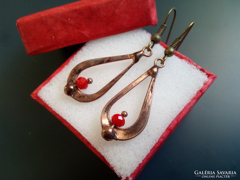 Red pearl earrings, droplet
