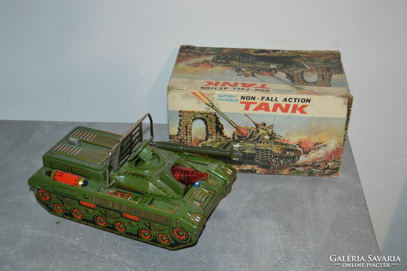 Japanese disc game with tank box