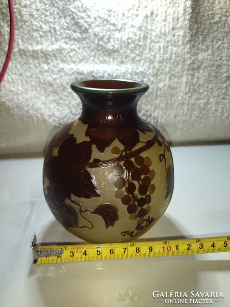 Gyönyörű Szöllő mintás Tip Gallé váza 13 cm magas