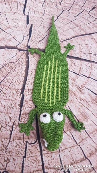Crocheted crocodile bookmark