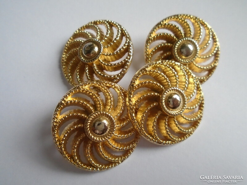 4 Pcs. Elegant metal buttons in golden color.
