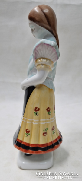 Hollóházi népviseletes lány porcelán figura hibátlan állapotban 16 cm.